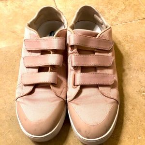 DR SCHOLLS rose colored sneakers